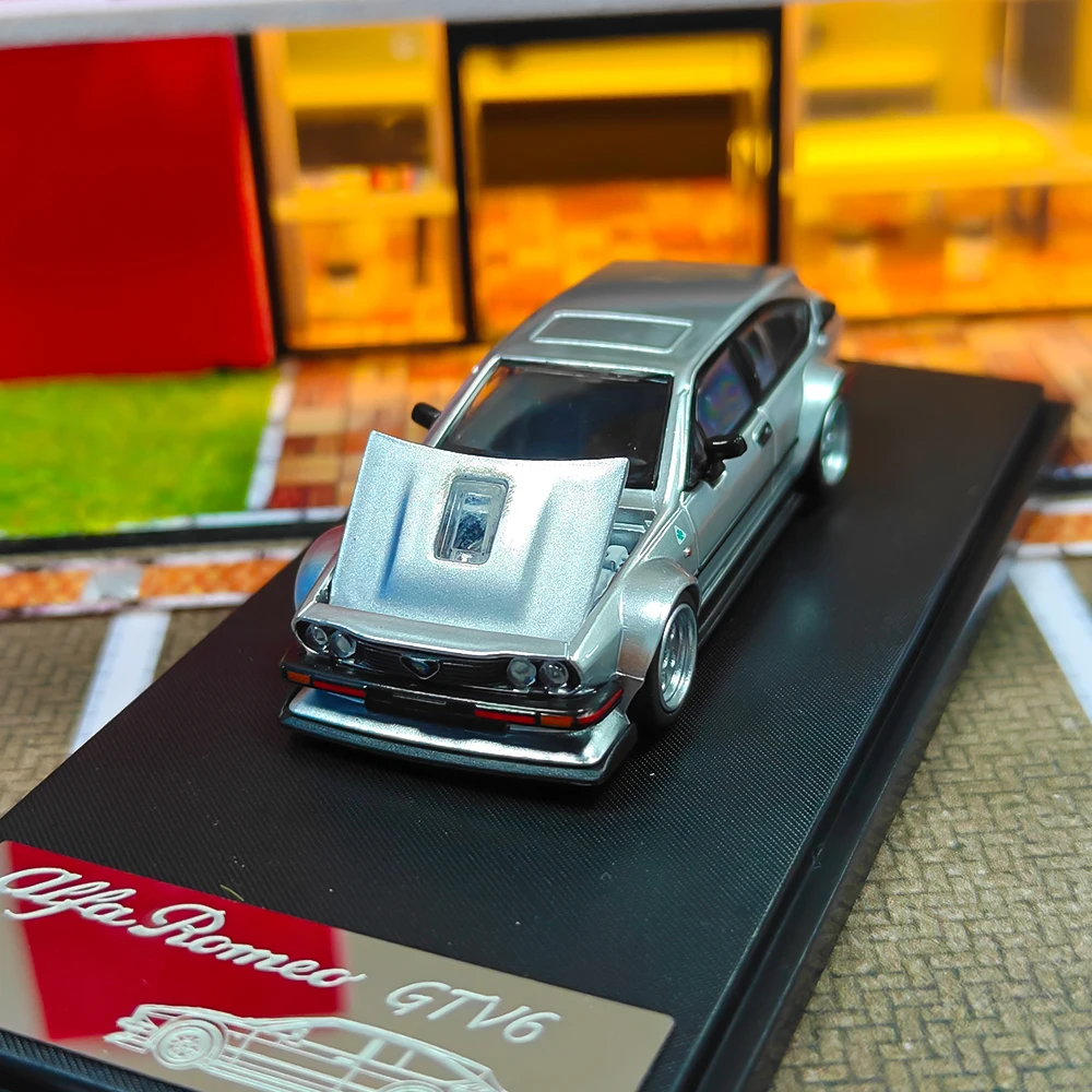 Spot RM Rhino 1:64α معامل روميو GTV6 جسم عريض، غطاء مفتوح من خليط معدني، نموذج سيارة #6