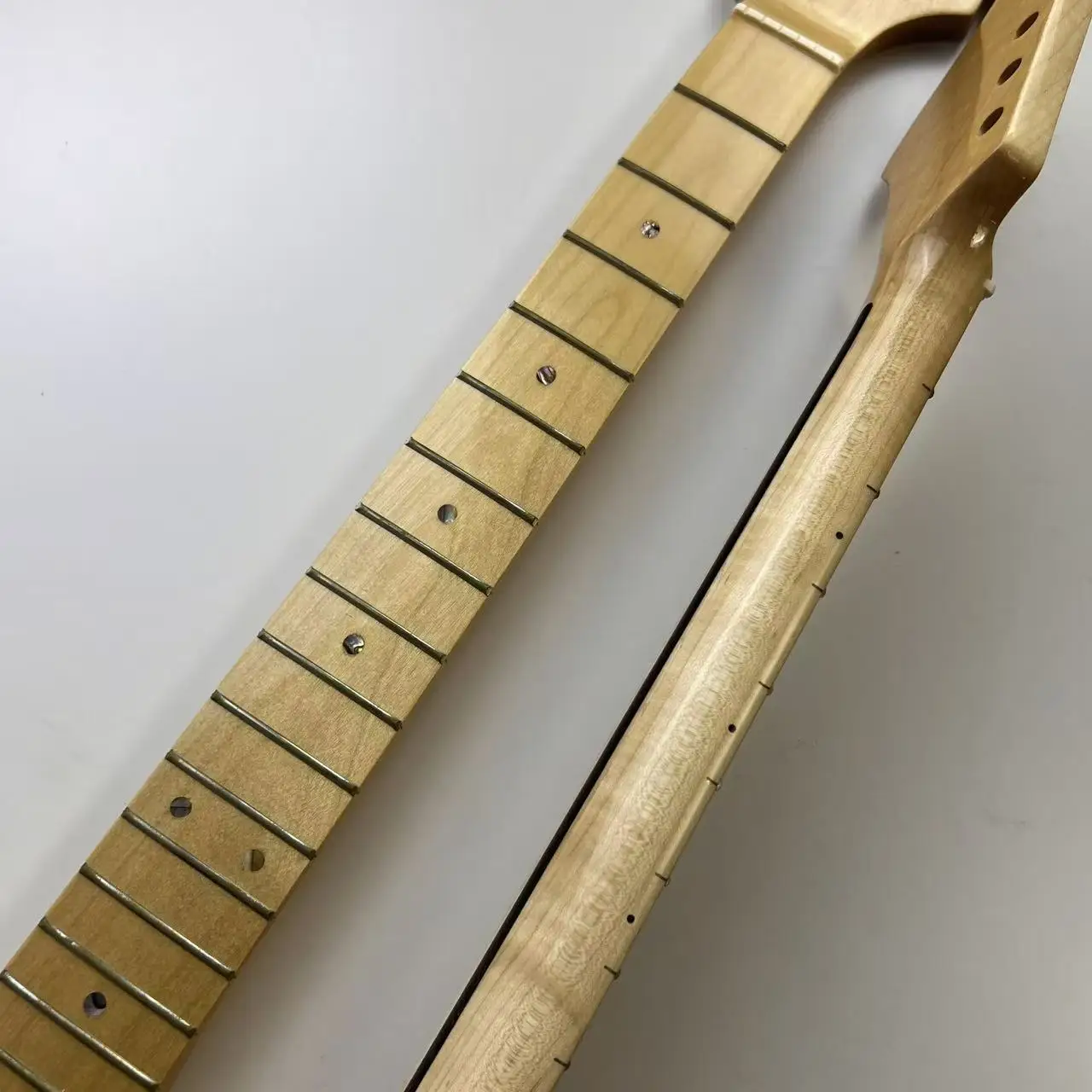 

Винтажная шея Spec ST 50-х годов, цельная конструкция из твердого клена, отделка из натурального блеска и 21 ладь