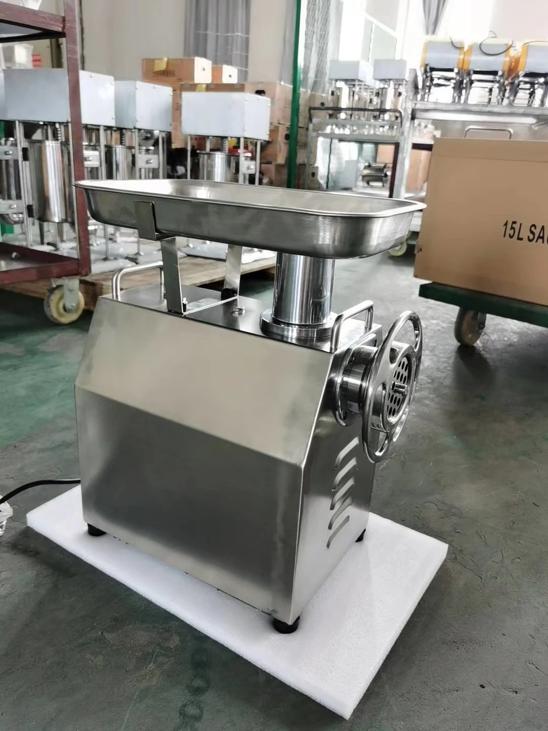 Tritacarne e produttore di salsicce Tritacarne per uso domestico Tritacarne elettrico 2000W