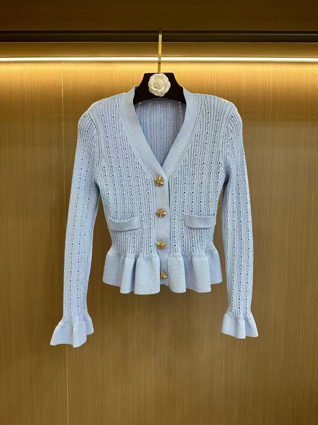 High Quality Women Autumn New Gold Buckle Hollow Short Knitted Cardigan