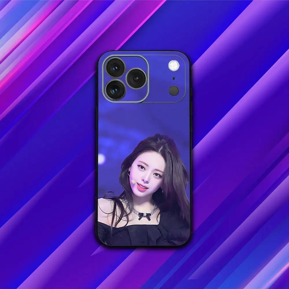 Casing HP Y-Yuna Girls Singer Untuk iPhone 17,16,15,14,13,12,11,Pro,Max,Plus,X,XS,SE4,E,Mini, Casing Hitam Lembut