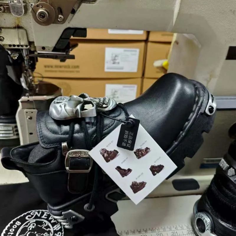 

Новые модные мужские мотоциклетные ботинки из натуральной кожи, ретро-панк-череп, металлические рок-сапоги, женские ботильоны на платформе, большие размеры