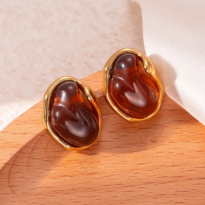 Irregular Amber Color Geometric Women's Stud Earrings Brown Imitation Stone Acrylic Small Earrings for Ladies 2025 new in