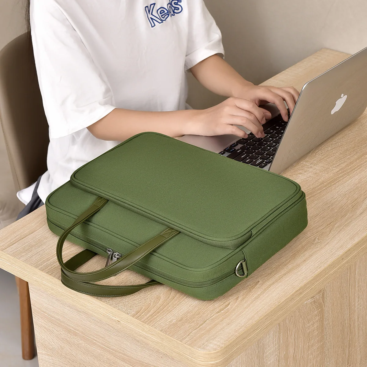 High-value Handbag Is Suitable for Computer Notebook Shoulder Oblique Span Bag for Men Laptop Bag