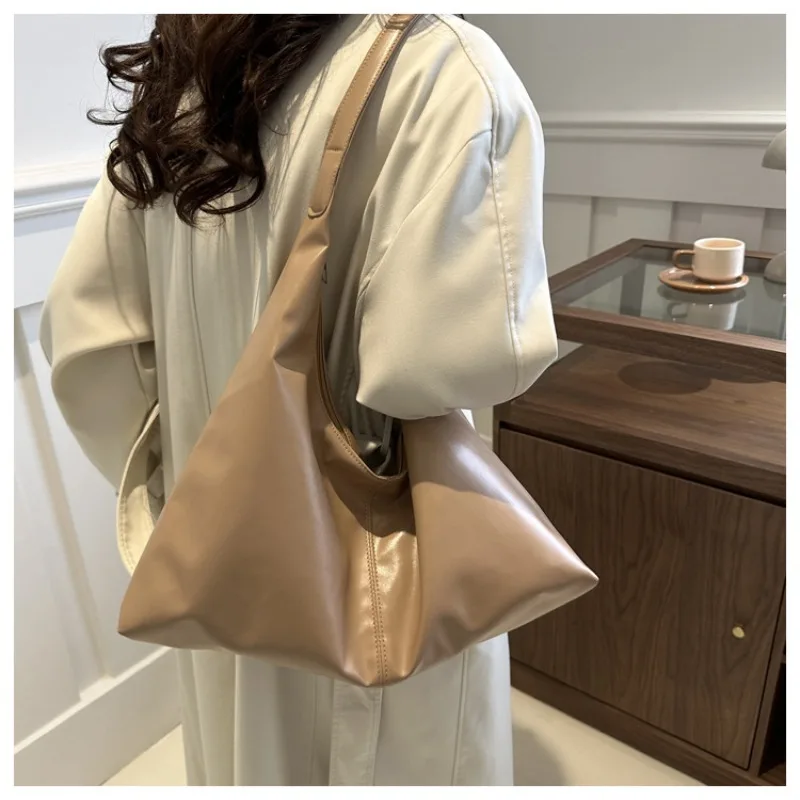 Large Capacity Shoulder Bag for Women's Fashion Soft Texture Retro Simple Luxury Brand Shoulder Bag Student Tote Underarm Bag