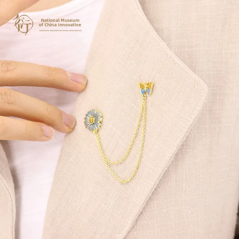 

Креативная брошь-значок «Танец среди цветов» для декора рюкзака, модное украшение, подарок на день рождения