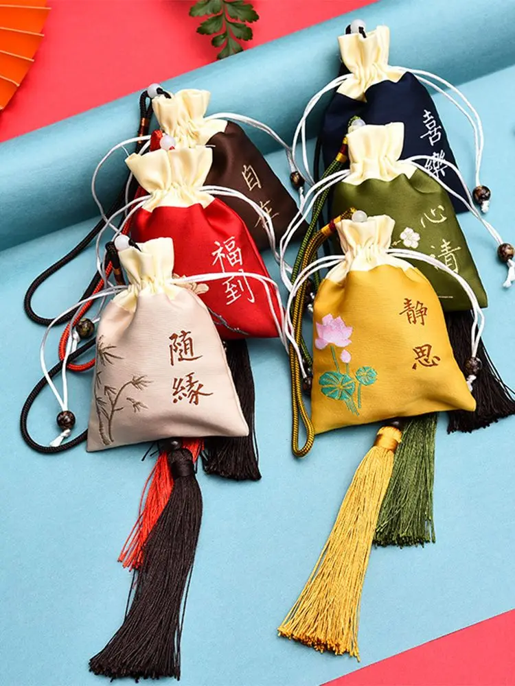 

5pcs Palace Sachet Chinese Style Plum Blossom Lotus Pattern Smooth Tassel Car Hanging Bedroom Decoration Fashion Jewelry Bags