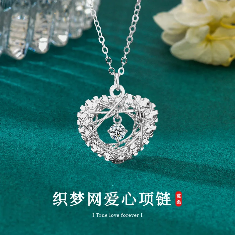 

Accessories: moissanite woven dream net love necklace, women's S925 pure silver crushed ice pendant, collarbone chain