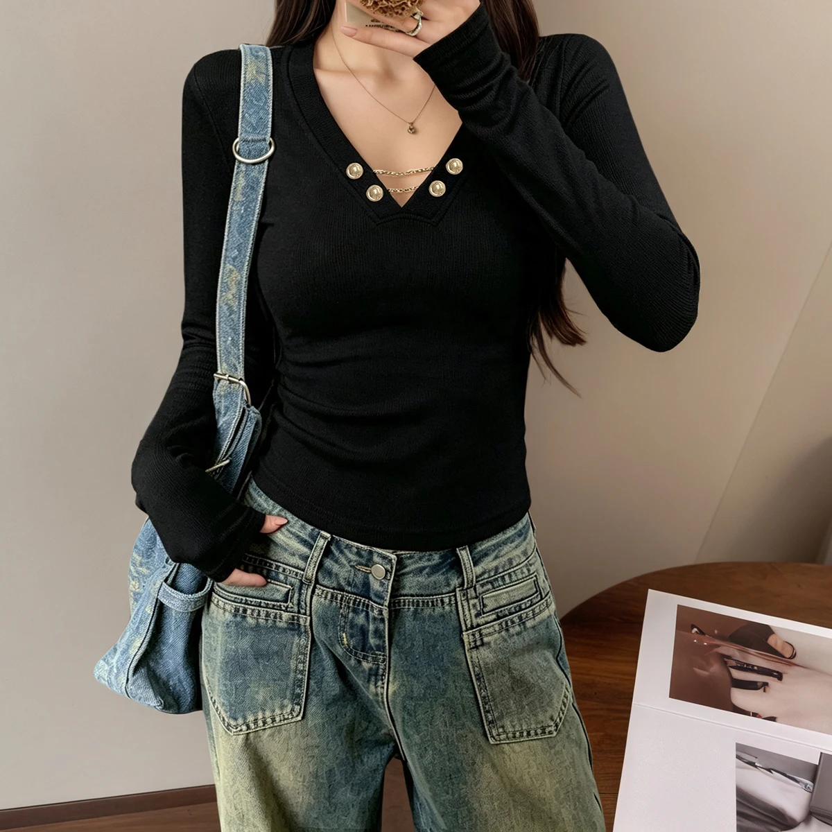 French Style V-neck Slim Fit T-shirt Double Chain Design Solid Color Pullover Fashionable Casual Top for Women