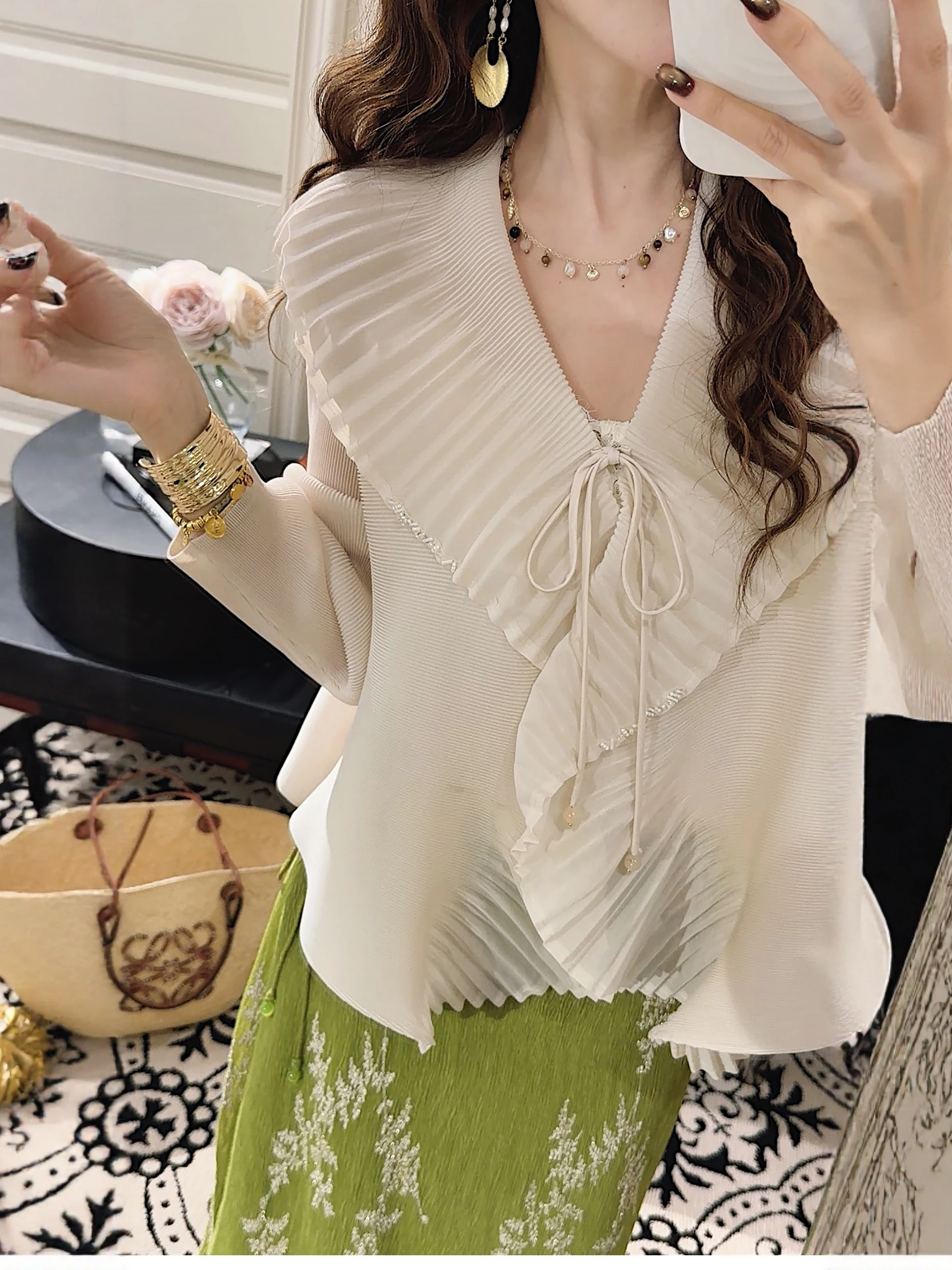 

PINZIKO Large Rabbit Gentle V-neck Sleeveless Slimming Shirt Top French Style Loose Fit Polyester Fiber Long Sleeve Slimming