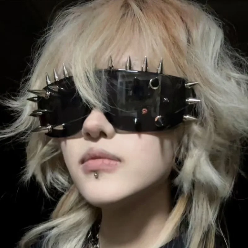 Cyberpunk Demon Rivet Spike Decor Goggles Wild Rock Sun Glasses Women Men Punk Cool Eyeglasses Fashion Sunglasses Shade Eyewear