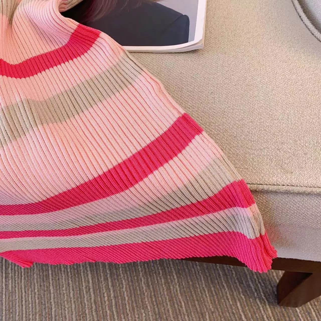 夏の甘い女性レインボーストライプドレスニットスリムフィットロングラップヒップドレス