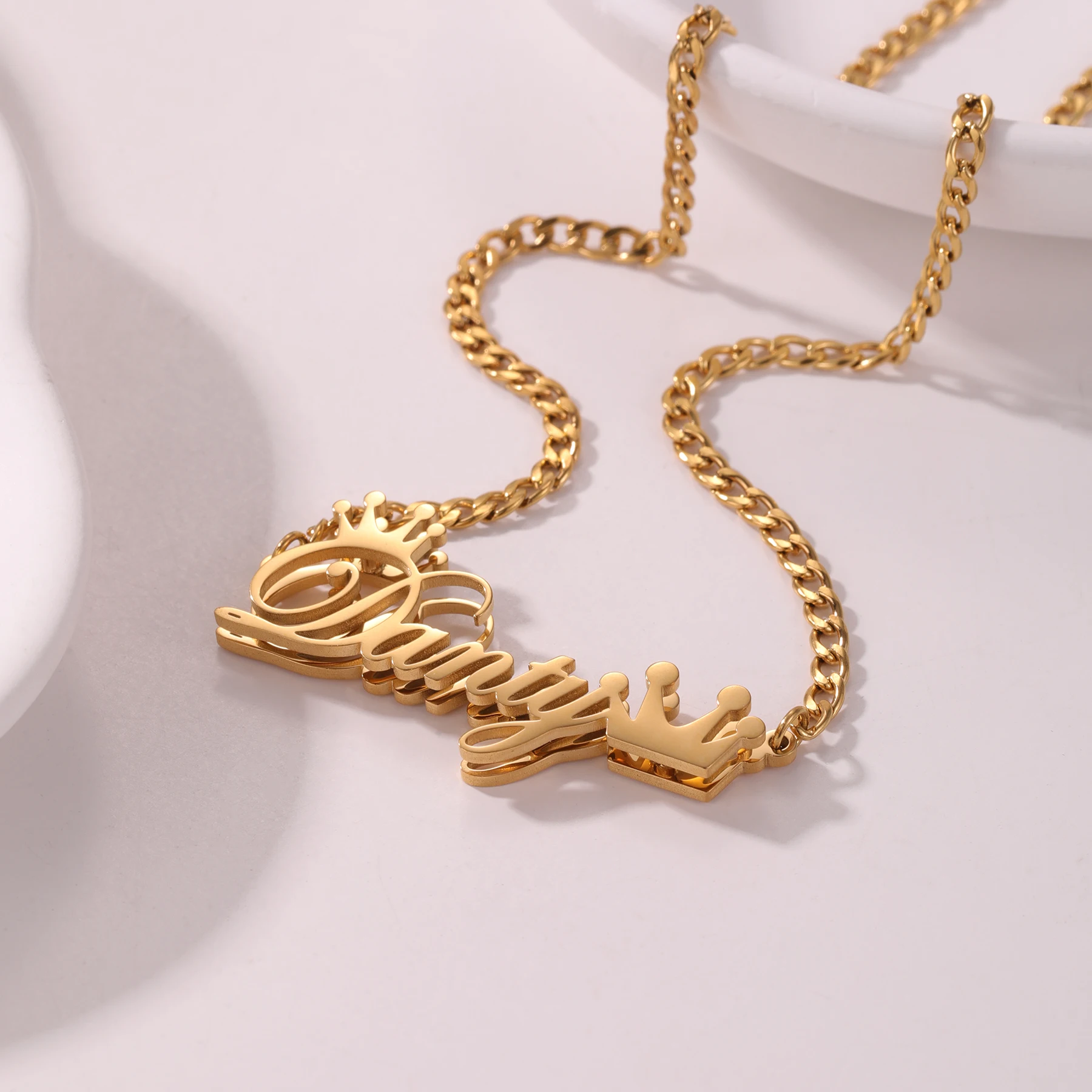 Customized Stainless Steel Necklace Personalized Name Plate With Crown Items for Mom 2025 Trend Crown Necklaces Gift for Women