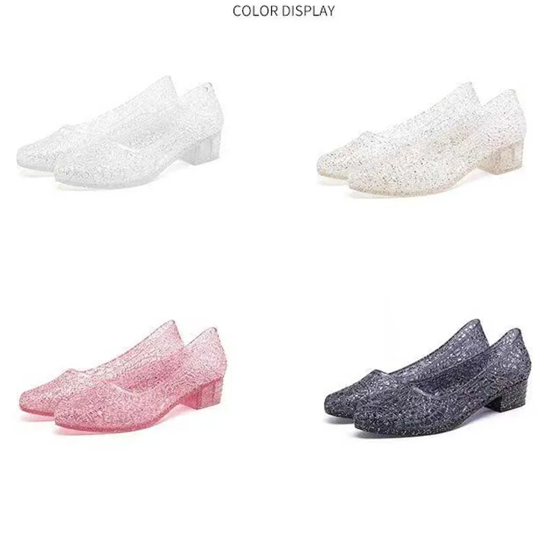 صنادل نسائية صيفية جديدة للارتداء في الهواء الطلق