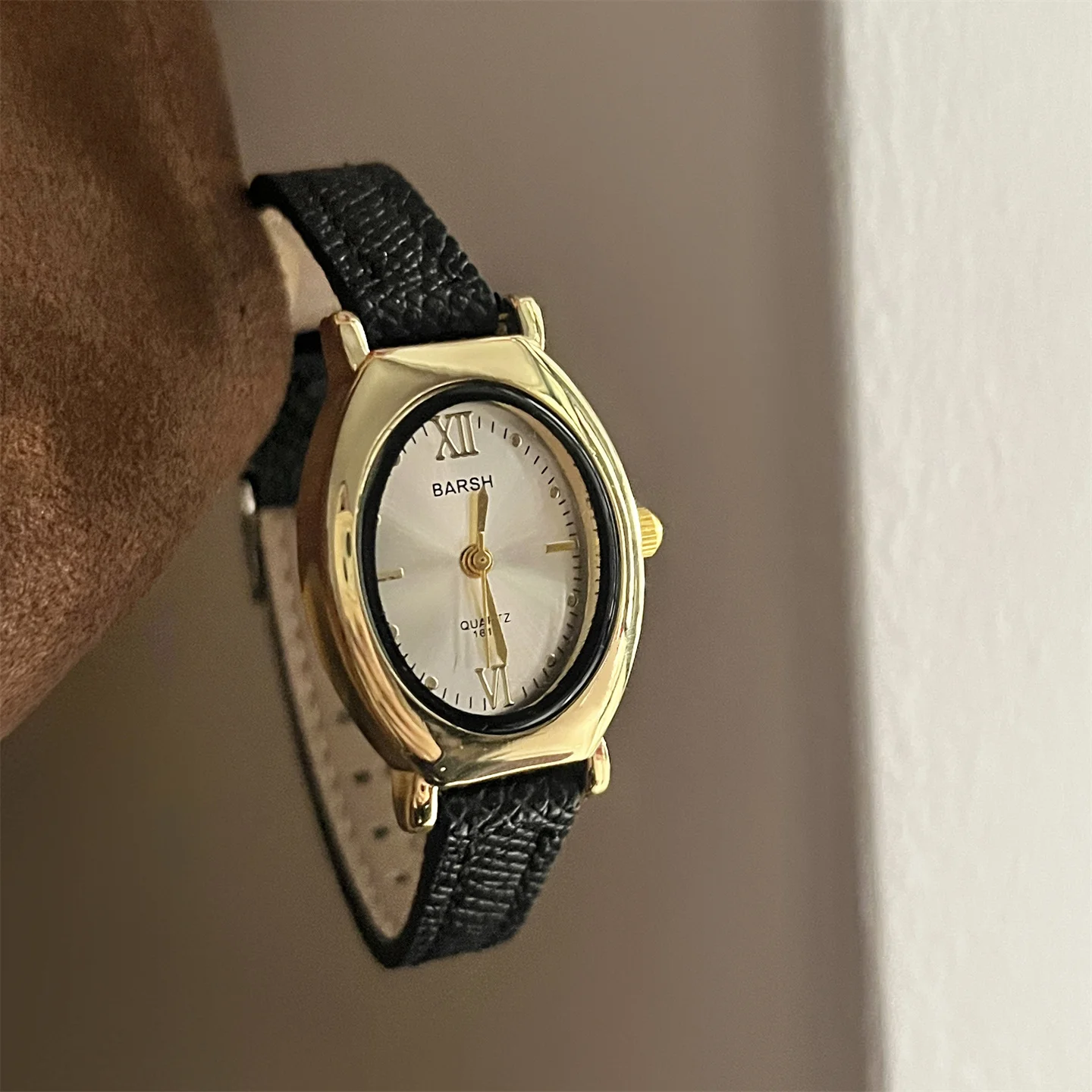 

New highvalue watch for womencollege styleversatile retro exquisite highquality luxury watch watch accessoriesfemale gifts