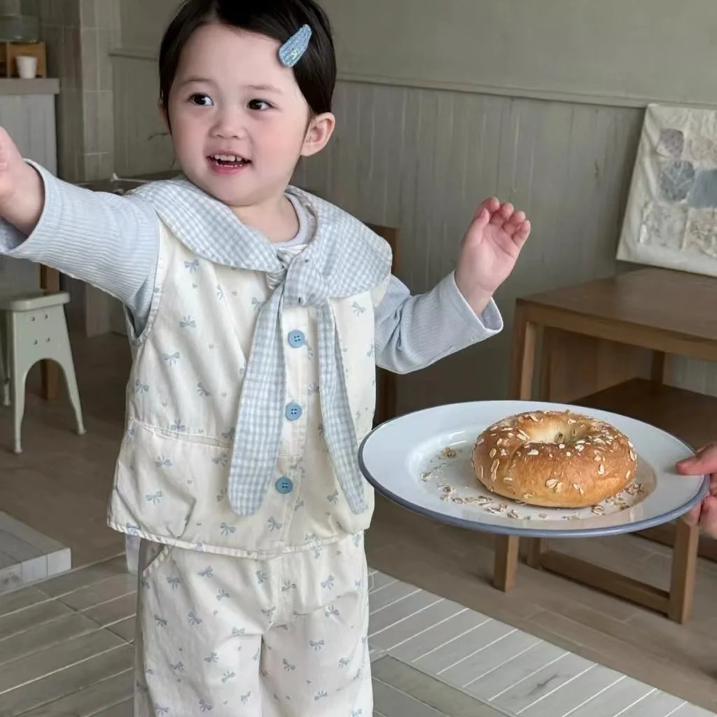 بدلة الفتيات 2025 ملابس الأطفال الجديدة للربيع والخريف ملابس الأطفال البنات على طراز الكلية سترة حلوة قميص سفلي ثلاث مجموعات بسيطة #4