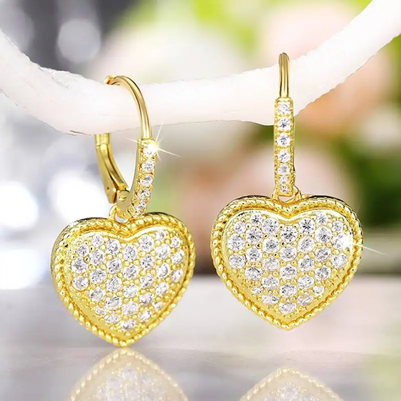 Huitan Herz-Ohrringe für Damen, voll glänzend, Zirkonia, bezaubernd, Verlobung, Jahrestag, trendige Accessoires, täglicher Schmuck