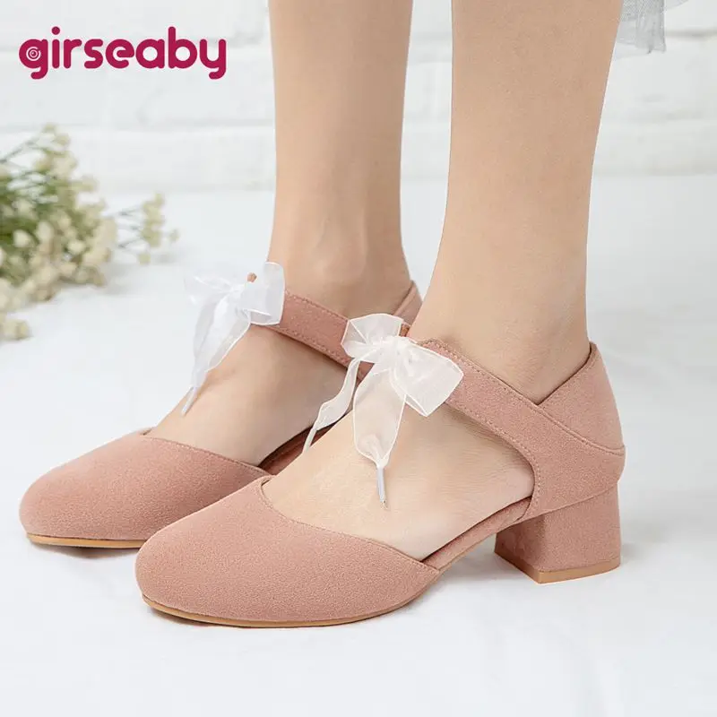 

Girseaby 2025 Милые женские сандалии с круглым носком из флока, замшевые туфли-лодочки без шнуровки на блочном каблуке 4 см, большие размеры 46 47 48 Туфли для свиданий с бантом