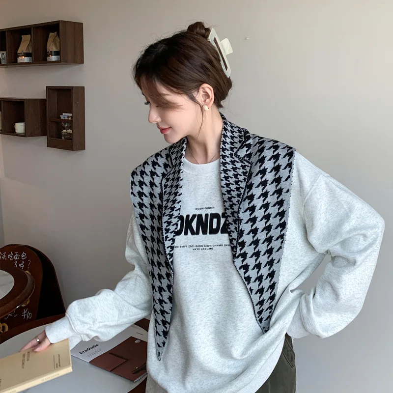 

Fashionable design sense suit-collar shawl for women, knitted scarf collar, detachable triangle shawl, trendy and versatile