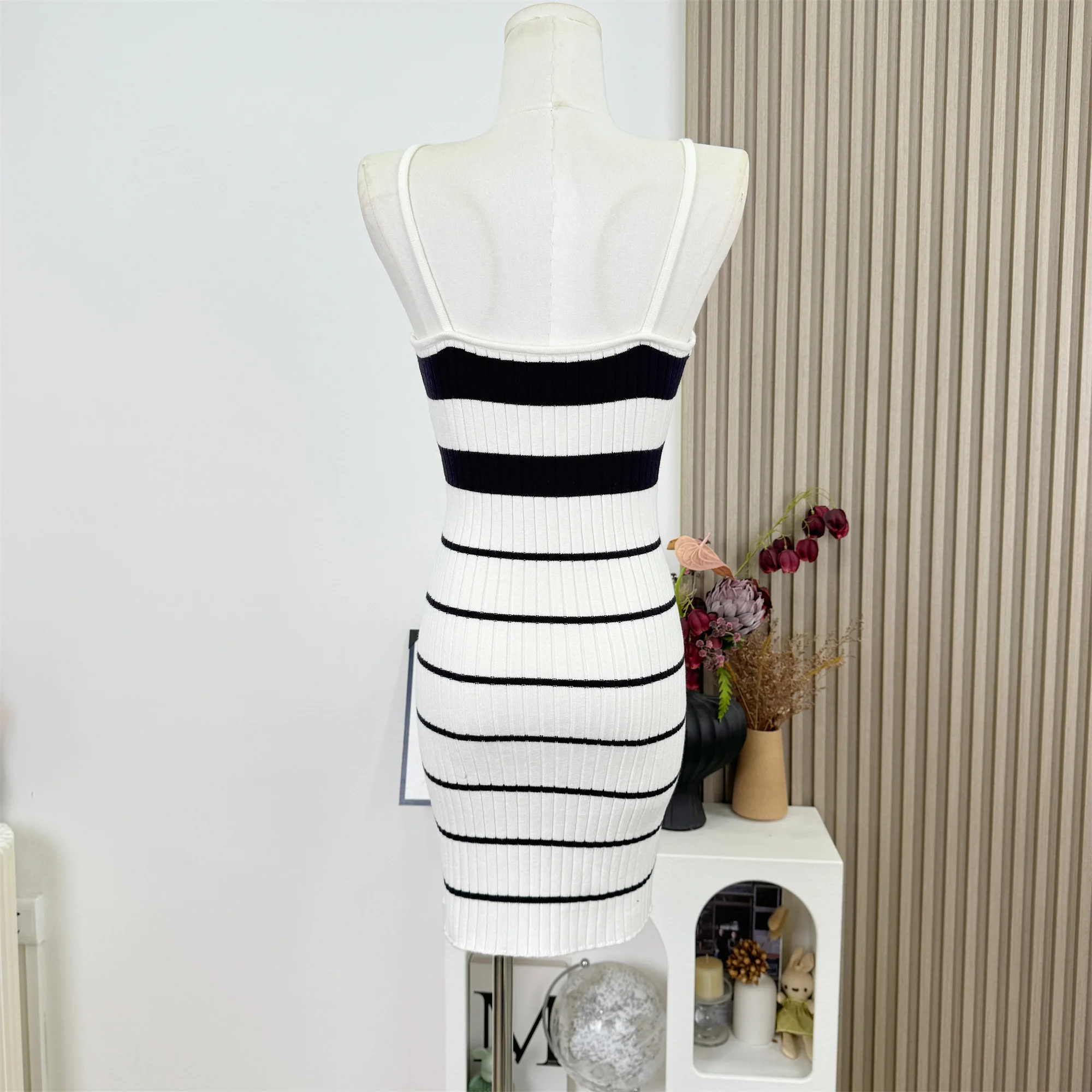 À la mode Sexy rayé Tube couleur bloc robe tricotée femmes taille haute Polyester matériel sans manches moulante robes C52