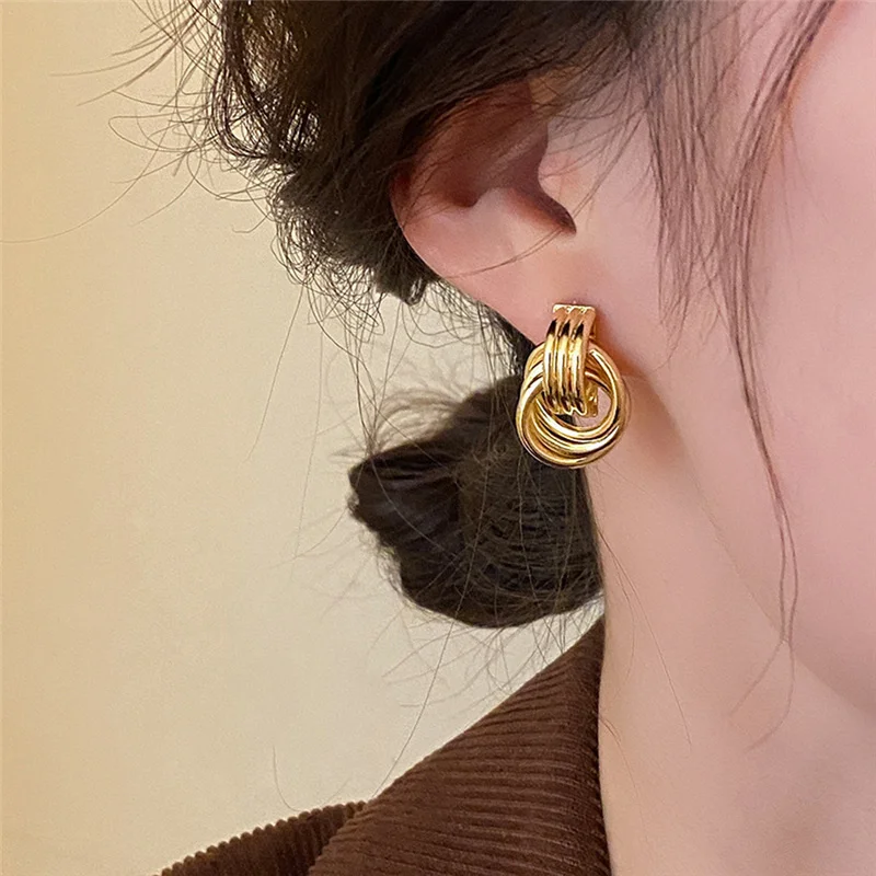 Gold Silver Color Knot Metal Hoop Earring For Women Shiny Plating Trendy Geometric Earring Cute Daily Wear Jewelry