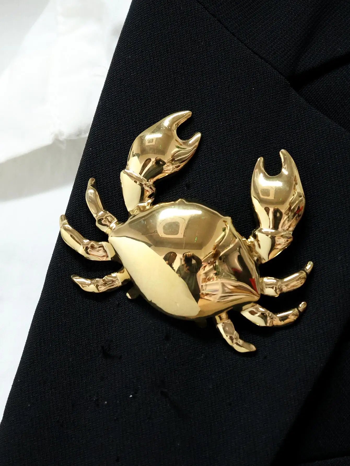 Smooth-Finish Crab Brooch Creative Minimalist Ocean-Inspired Metal Brooch for Women’s Fitted Fashion Dresses and Coats