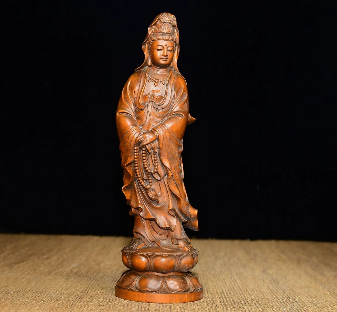 

6"Xizang Folk Collection Old Boxwood Holding Buddha beads in hand Guanyin Bodhisattva Station Buddha Worship Hall Town house