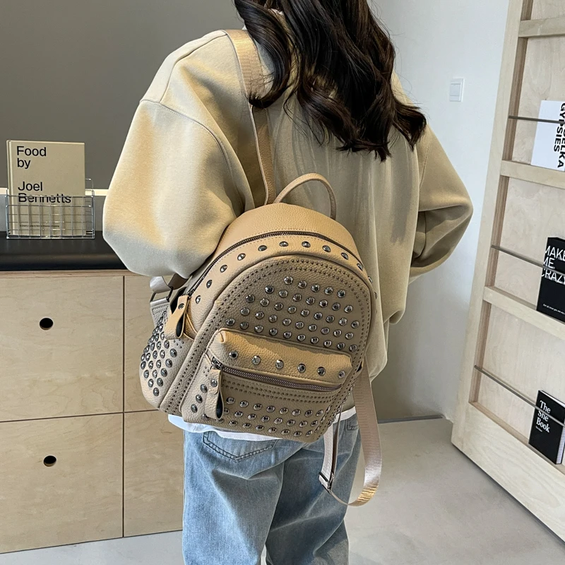 2024 Fashion Woman Backpack Leather Female Backpacks With Rivet School Bags Backpacks for Teenage Girls Travel Back Pack Mochila