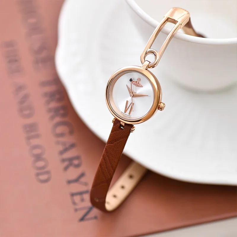 วิเวียน เวสต์วูดนาฬิกาสำหรับสุภาพสตรีสายหนังสีน้ำตาลที่หรูหราและมีสไตล์