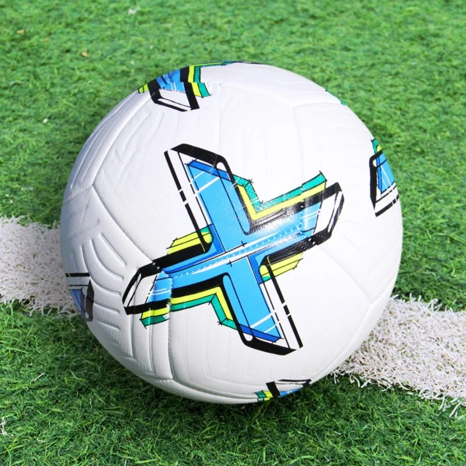 Pallone da calcio Formato ufficiale 5 Tre strati Resistente Resistente Resistente Morbida pelle PU Senza cuciture Gioco di squadra di calcio Gioco di treni di gruppo