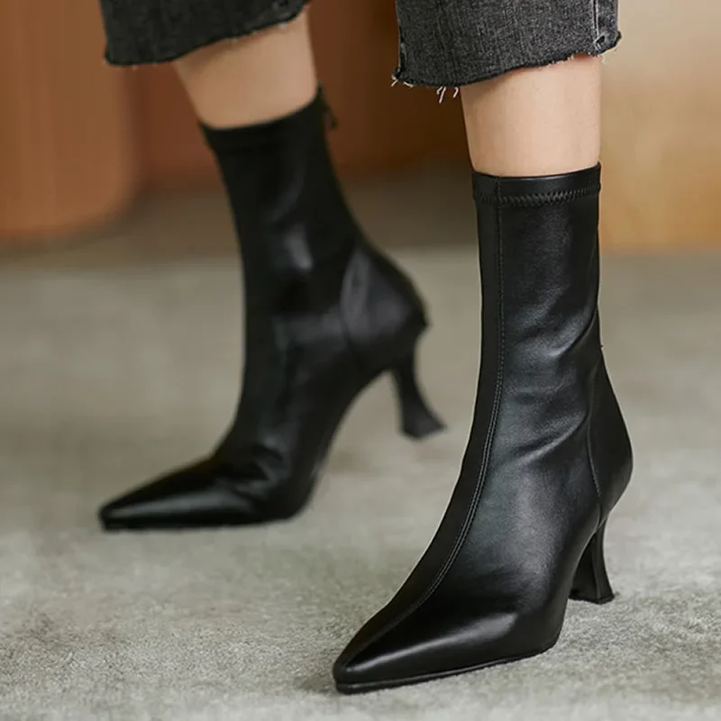Botines cortos de felpa para Mujer, botas elásticas sexis con punta estrecha a la moda, tacones de aguja de cuero suave para Mujer