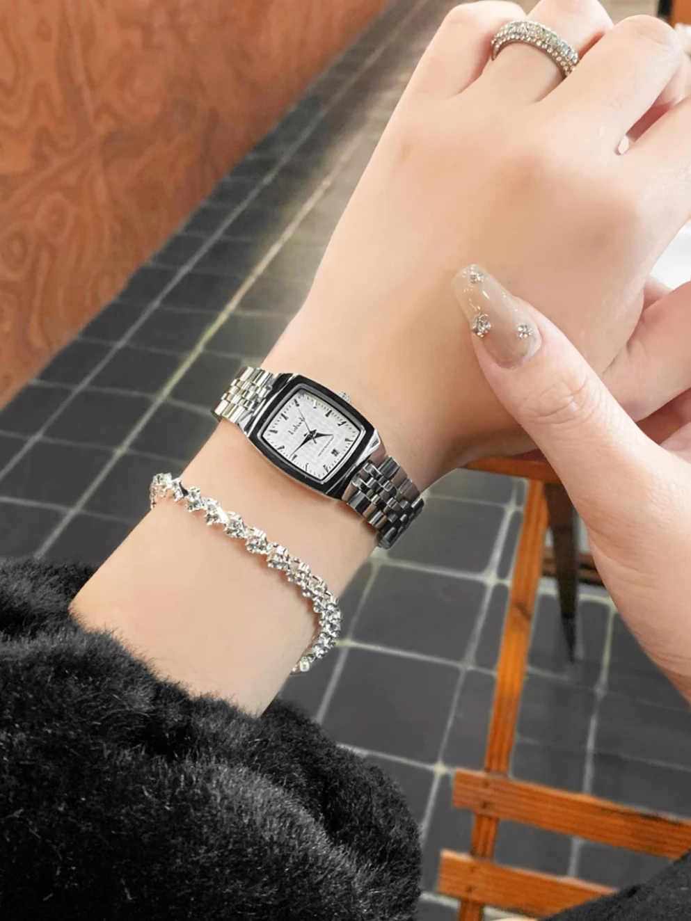 

Women'swatch hot sale light luxury style square barrel fashionable quartz watch gift for women highend watch women's accessories