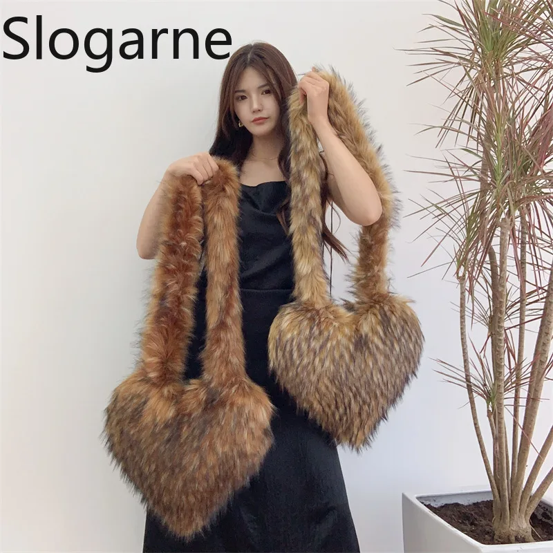 

2026 New Fluffy Shoulder Bag European American Women Faux Raccoon Fur Messenger Bag Ladies Furry Retro Love Bag Plush Hangbags