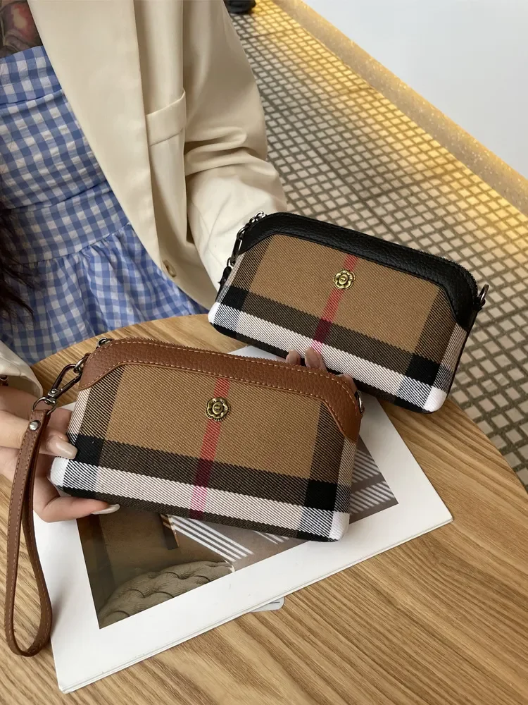 

Бесплатная доставка! Хит продаж! Новая модель клатча с клетчатым узором. Элегантная легкая роскошная сумка через плечо для женщин. Цвета: черный, карамельный.