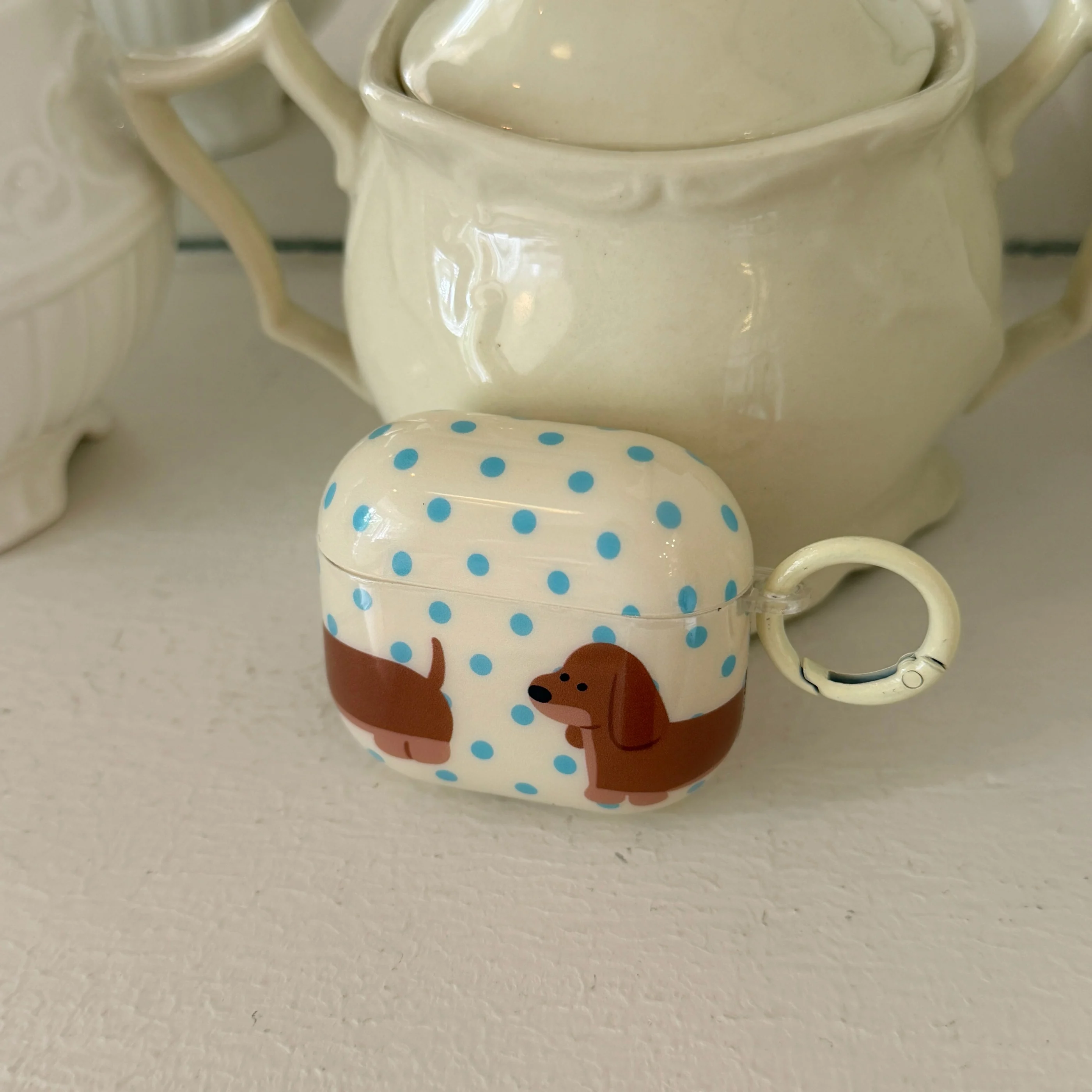 Cartoon Brown Dachshund Dog Blue Polka Dots Pattern Beige Glossy Surface Earphone Cover Case For AirPods 1 2 3 4 5 Pro Pro2 Pro3