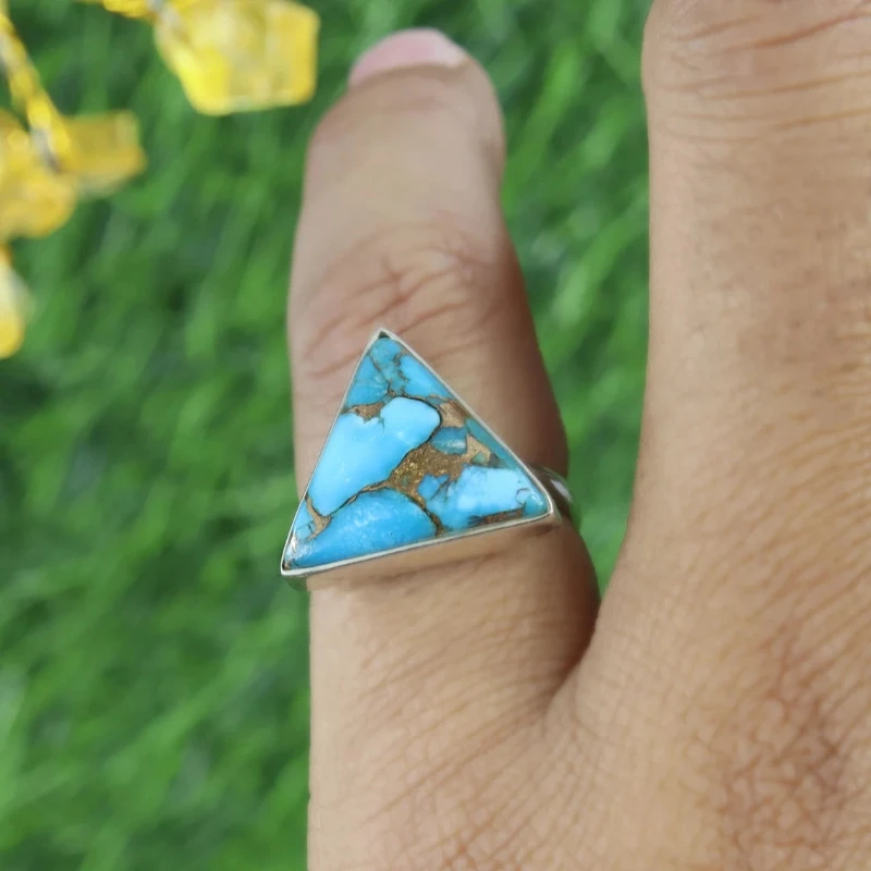 Vintage Aged Treasure Blue Triangle Ring for Women Unique Temperament Holiday Daily Clothing Matching Ring Gift