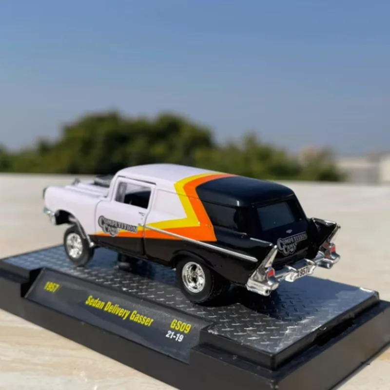 دييكاست 1:64 مقياس 1957 سيدان سبيكة محاكاة نموذج سيارة معدنية مجموعة ثابتة الديكور هدايا العيد اللعب هدية تذكارية