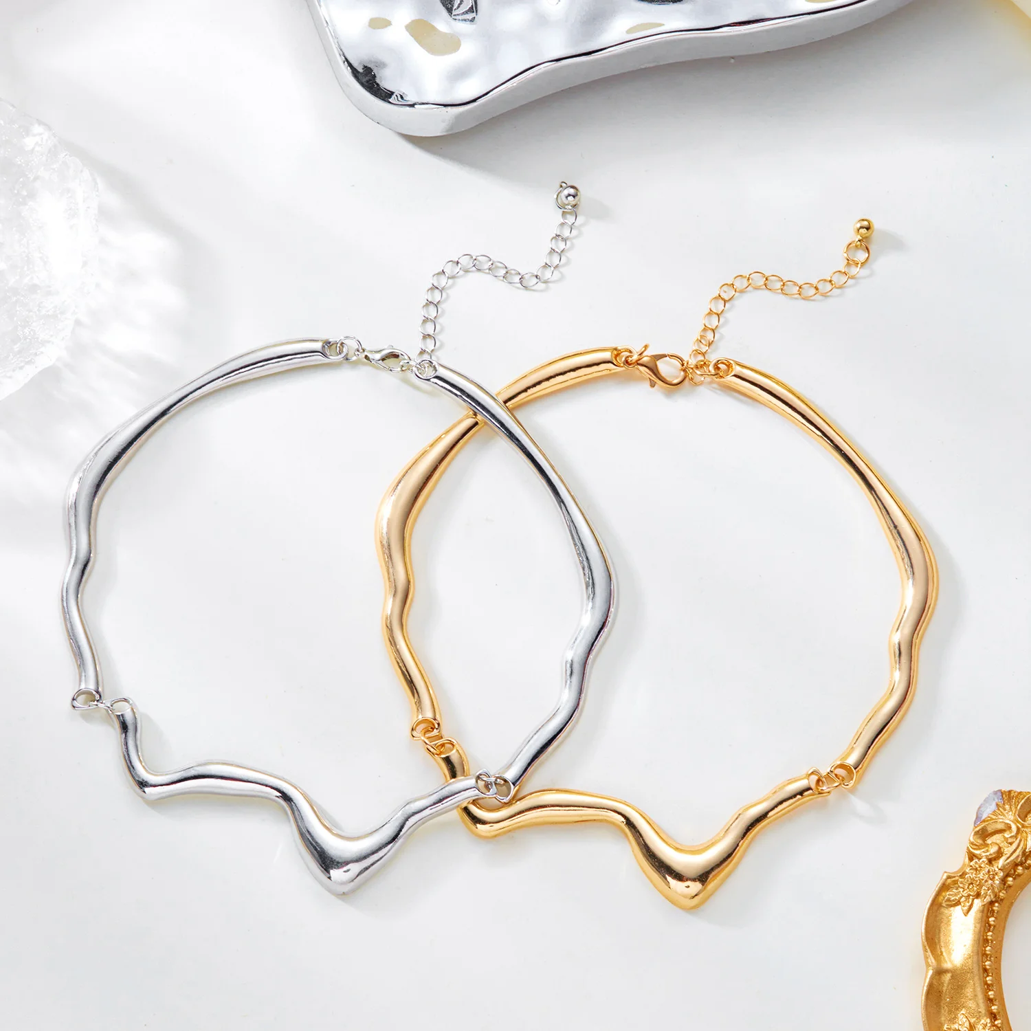 

Luxury Punk Gold Color Metal Irregular Twisted Wave Necklace Choker for Women Trendy Liquid Lava Geometric Choker Jewelry