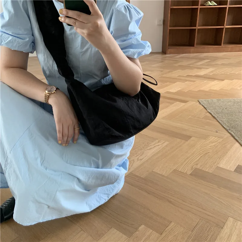 Women Casual Nylon Shoulder Bag Pleated Drawstring Canvas Hobo Crossbody Bags Large Capacity Travel Handbag School Messenger Bag