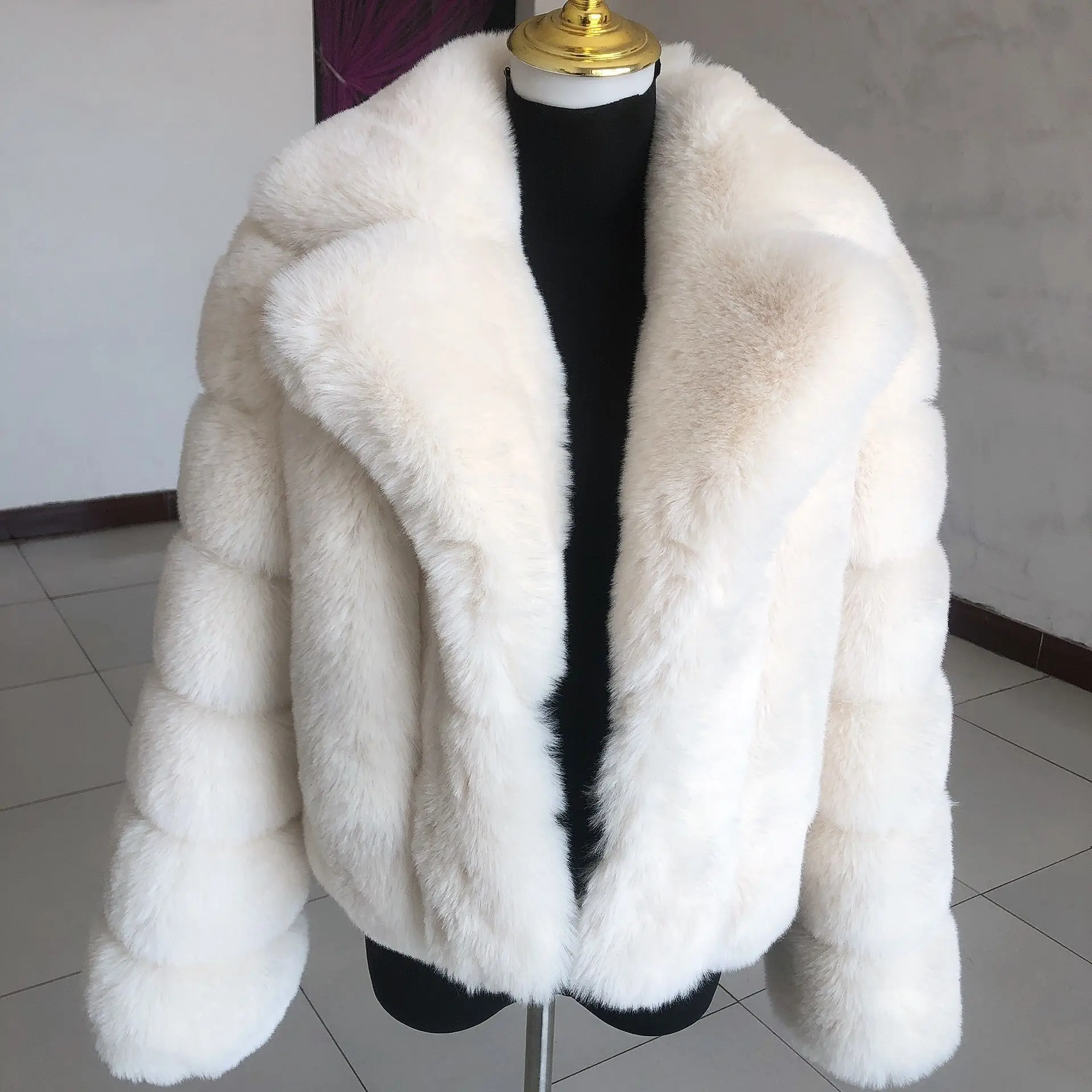 Women faux fur fake fur thick faux fur coat Winter 2022 New Ladies Faux Fur Jacket Popular Suit Collar Styles luxury fur coat