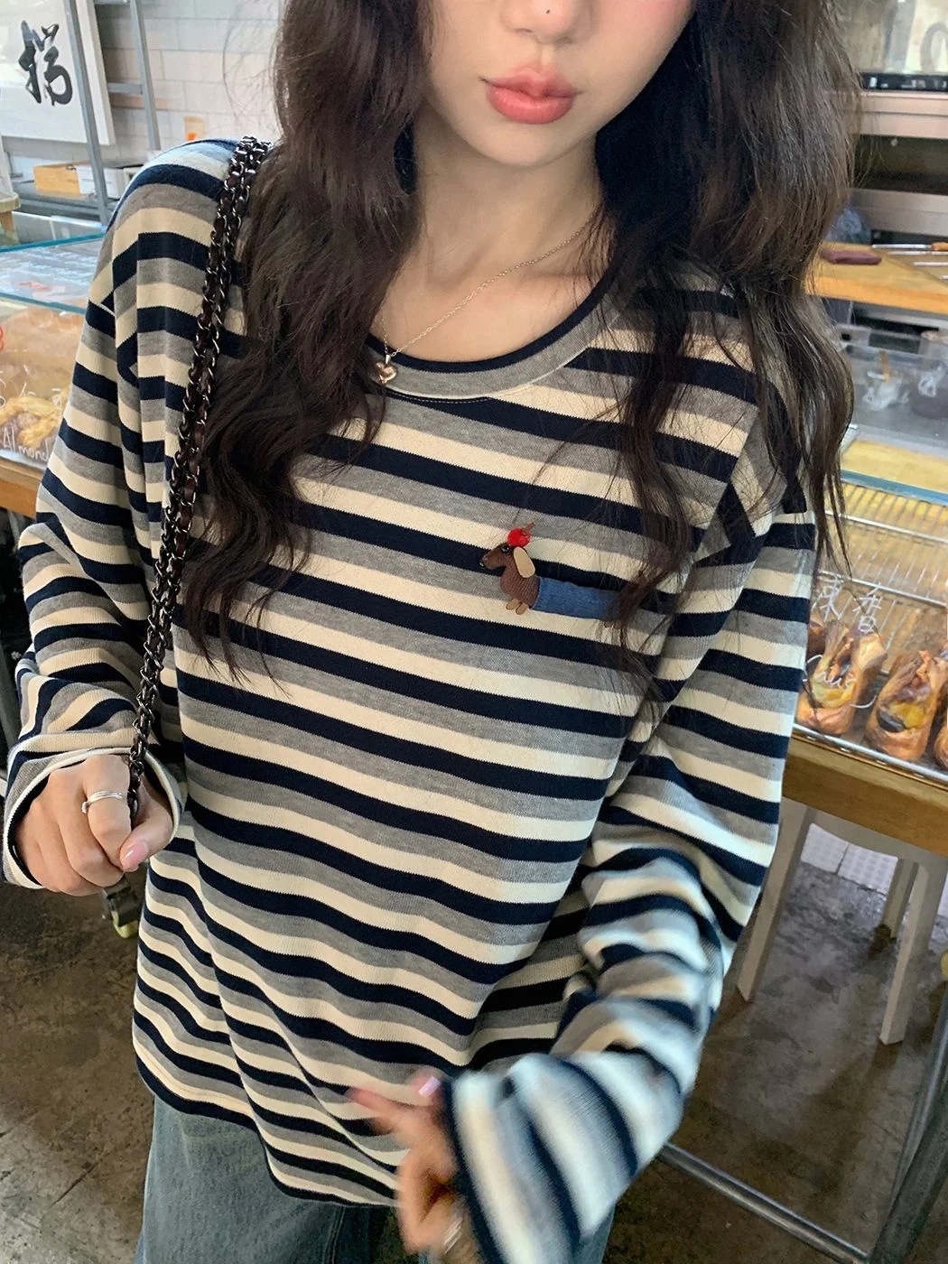 ルーズフィット韓国風ストライプ柄ロングスリーブレディースTシャツラウンドネックニットベースシャツソフトコットンカジュアルトップ