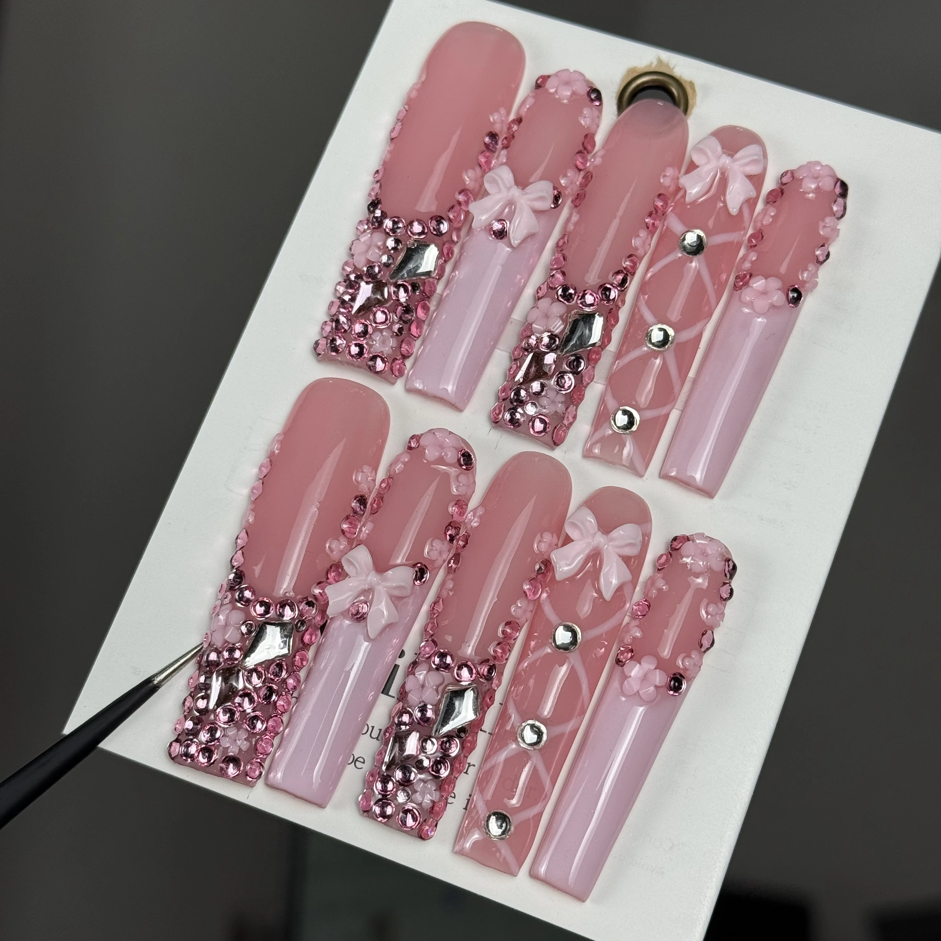 10pcs high-end Elegant ladylike style, hand-painted carvings, three-dimensional bow, sparkling diamond pile handmade French Tip
