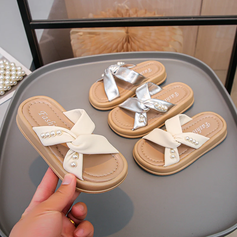 

Little Girls Cross Strap Slippers 2026 New Summer Kid Chunky Beach Shoes Soft Sole Simple Comfort Outdoor Pool Slippers Barefoot