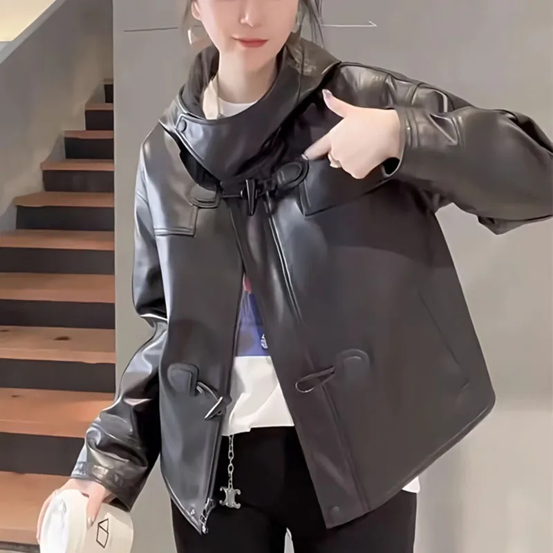 2025 Cappotto da donna in ecopelle con cappuccio Moda femminile coreana per il tempo libero Giacca in pelle PU Autunno Lady Capispalla in pelle a maniche lunghe