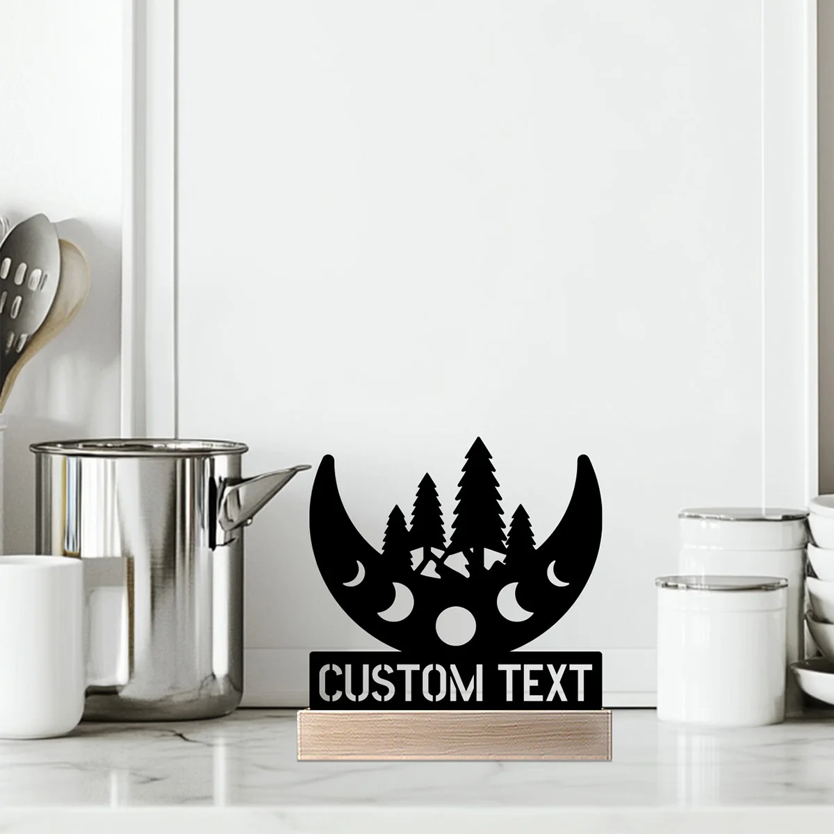 1pc luna fresca con foresta Nome personalizzato Statua di latta Ornamento in metallo con base in legno Scultura in ferro Artigianato con base in legno Ufficio