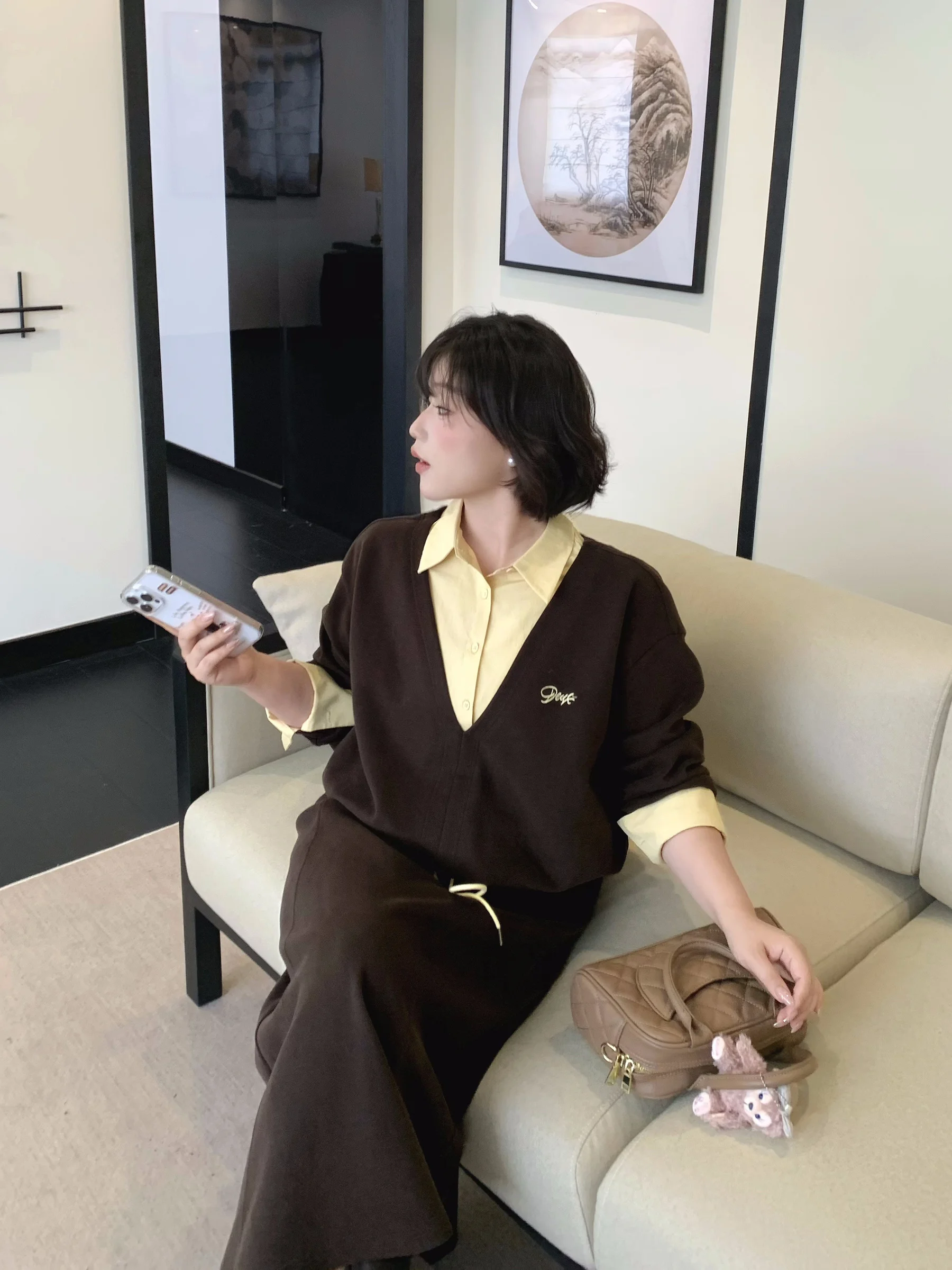 

Новый осенний комплект: свитшот и юбка в стиле Old Money с контрастным дизайном, цвета тан, для женщин