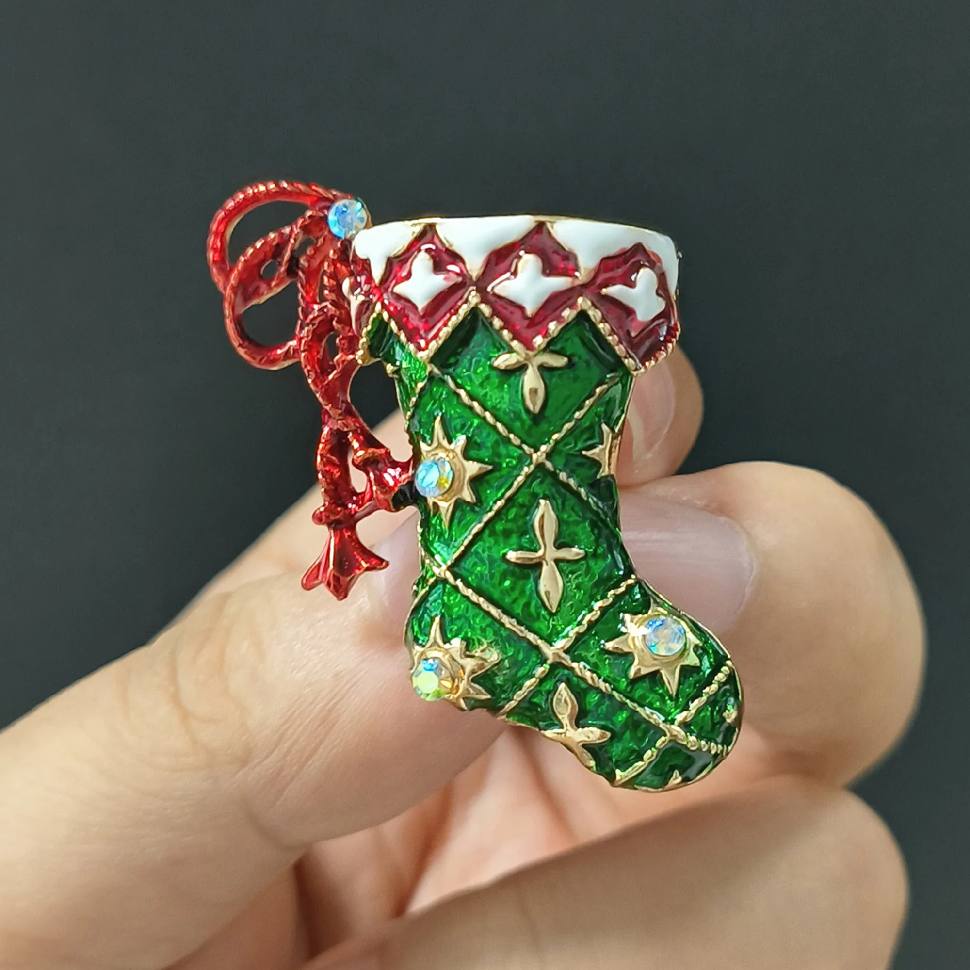 Beaut&Berry Classic Christmas Enamel Stocking Brooch for Women Rhinestone Decorated Pins Casual Party Accessories New Year Gifts