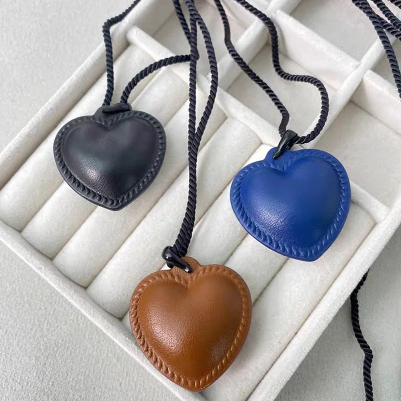 

Fever Style Heart Pendant Necklace Braided Waxed Cord Adjustable 18-22in Grunge Y2K Choker for Teens Unisex Daily Jewelry