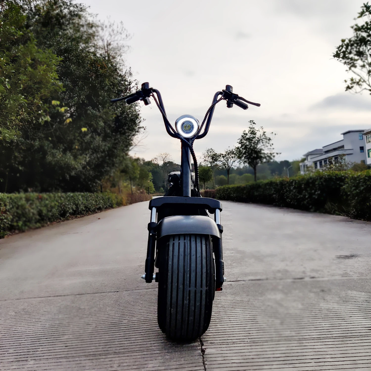 

Максимальная скорость 70-80 км/ч, электрический скутер CoCo для взрослых, двигатель 3000 Вт, 60 В, 20 Ач, съемная литиевая батарея, скутер Max Mileage 35-50 км