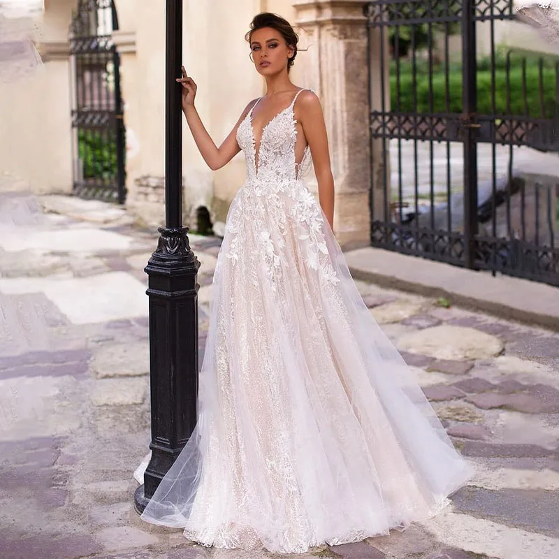 

A Line Wedding Dresses Spaghetti Straps Deep V Neck Backless Lace Appliques Beading Tulle Champagne Trouwjurk Robe De Mariage